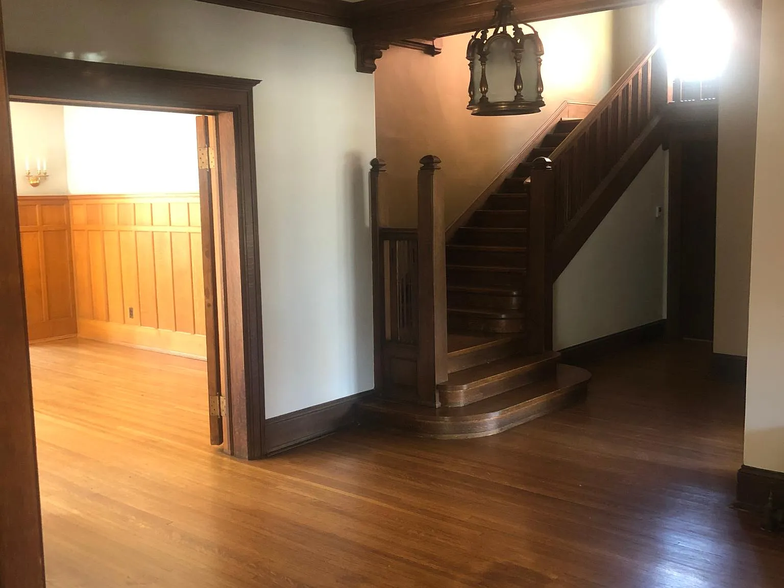 2115 N Lake Dr — Photo 3