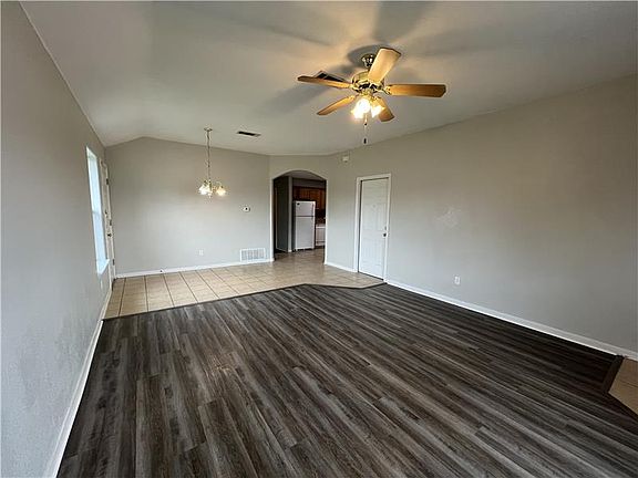 4th image of 1907 Charleston Ct APT A