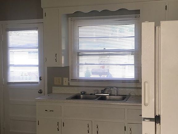 5th image of 400 Locust St APT B