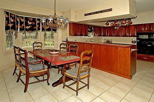 Kitchen Eating Area