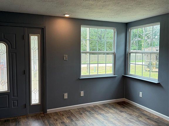 4th image of 207 Robbie Rd