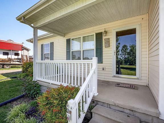 3rd image of 475 Webb Ln