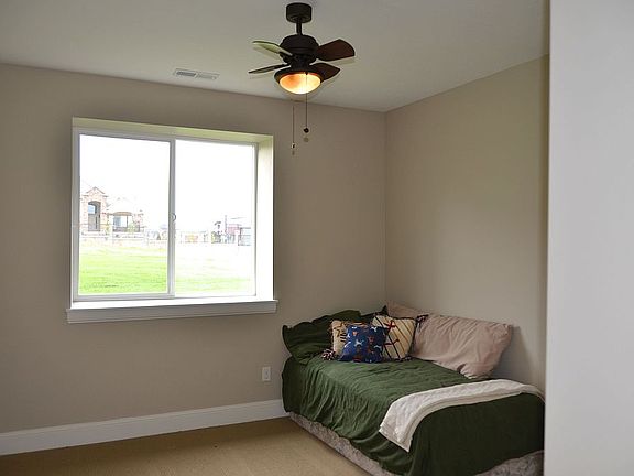 2nd image of 212 E Spinnaker Bay Dr