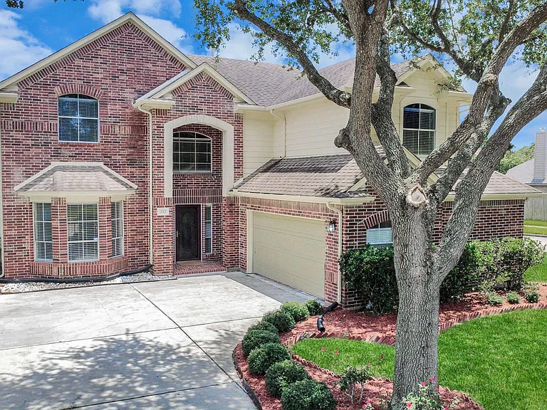 435 Leisure Dr — Photo 3