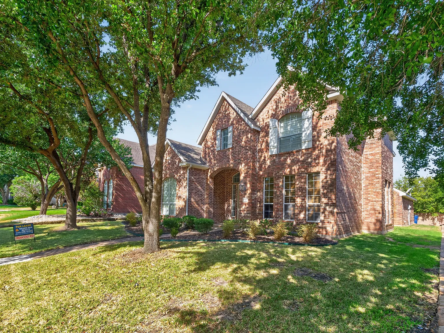 4 bed, 3301 sqft, $3,295 — Photo 2