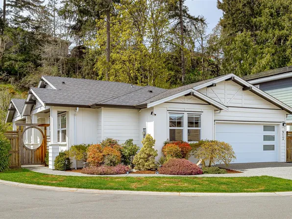 912 Randall Pl, Langford, BC V9B 5W1