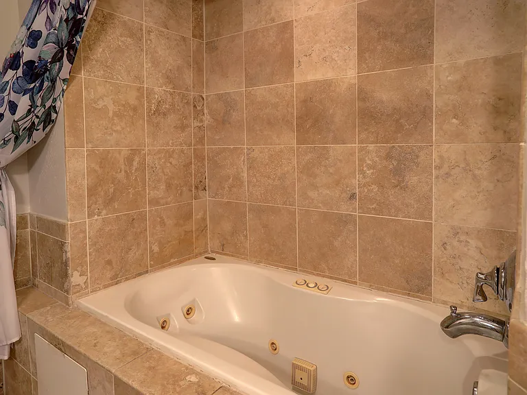 7736 Meadow Rd #102 — Photo 20