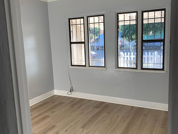 4th image of 2390 Pine Ave
