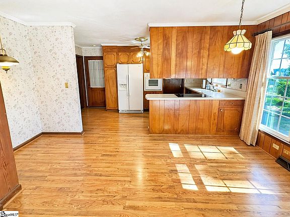 3rd image of 604 Butler Springs Rd #9