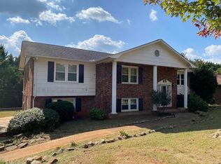 106 Hendrix Dr, Boiling Springs, SC 29316