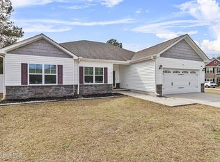 815 Lavender Ct, Hubert, NC 28539