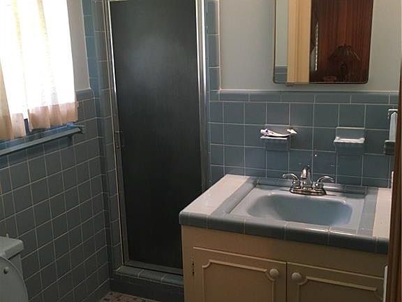 3rd image of 1172 N Main St