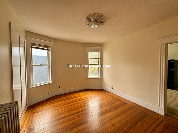 5th image of 142 Hillside St #22