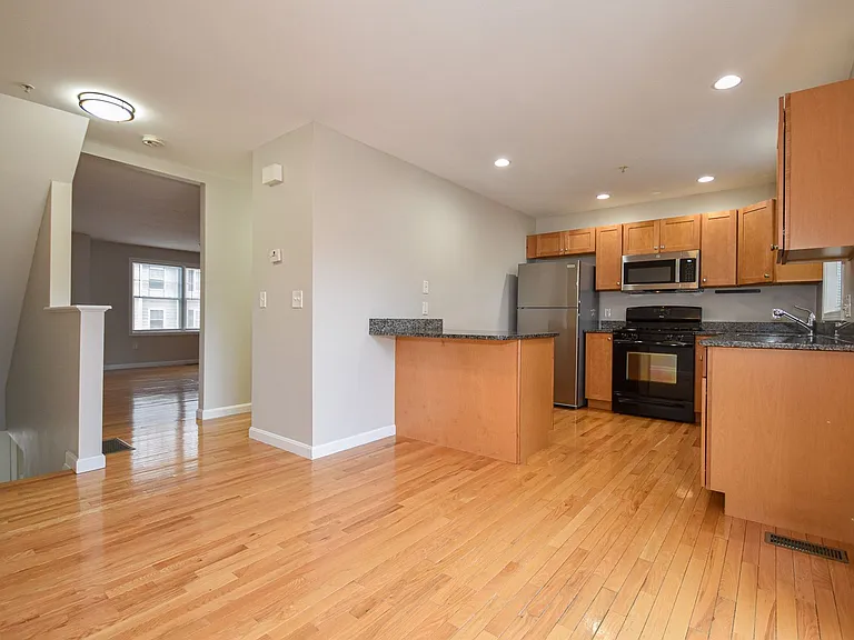 Jefferson Court — Photo 14