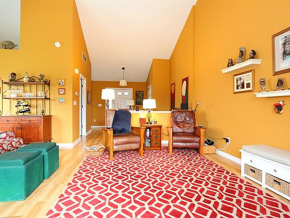 4th image of 9988 Shamrock Ln