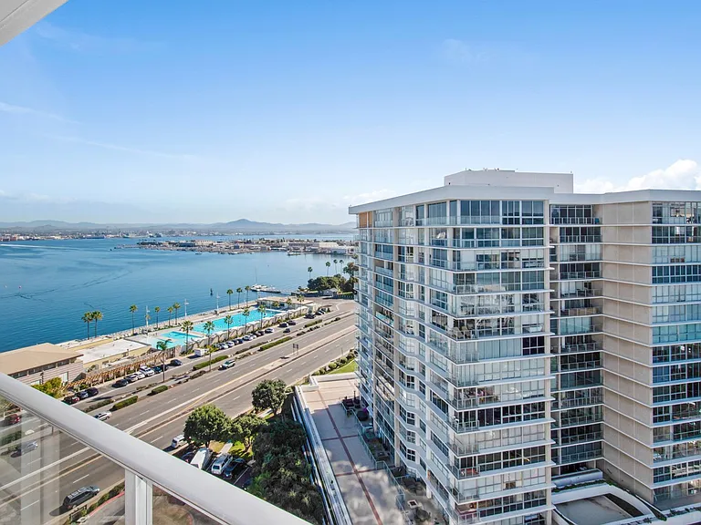 1810 Avenida Del Mundo #1509 — Photo 40