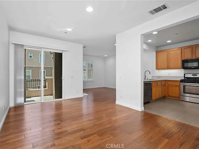 1216 McFadden Dr — Photo 2
