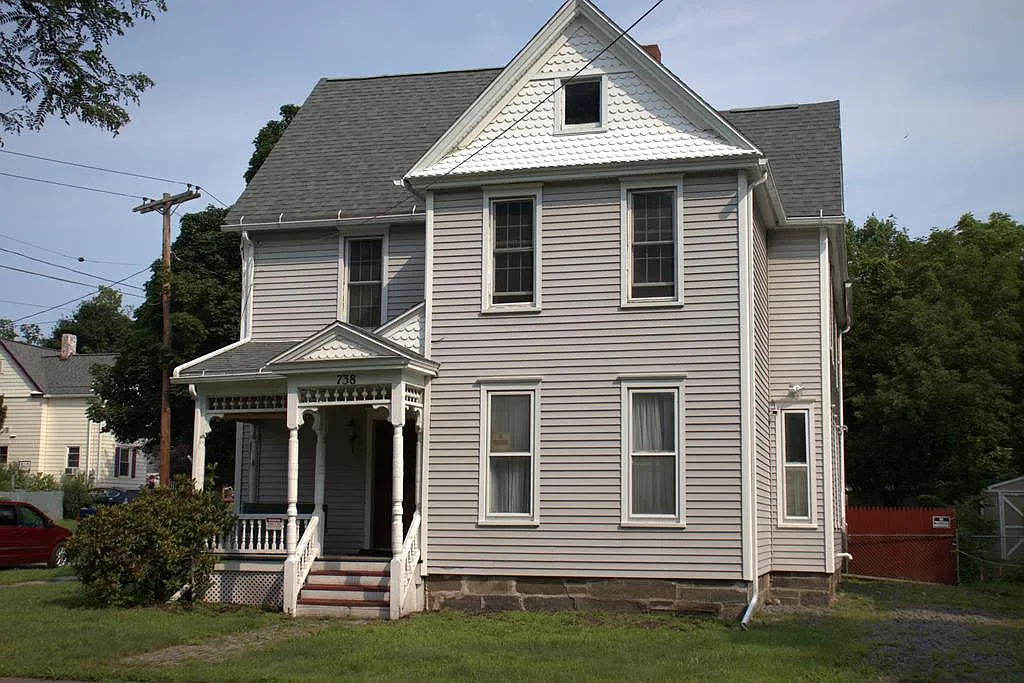 738 W Gray St photo 1