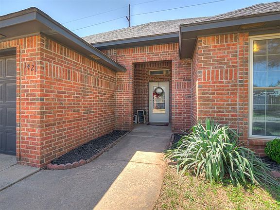 3rd image of 1421 N Canyon Way