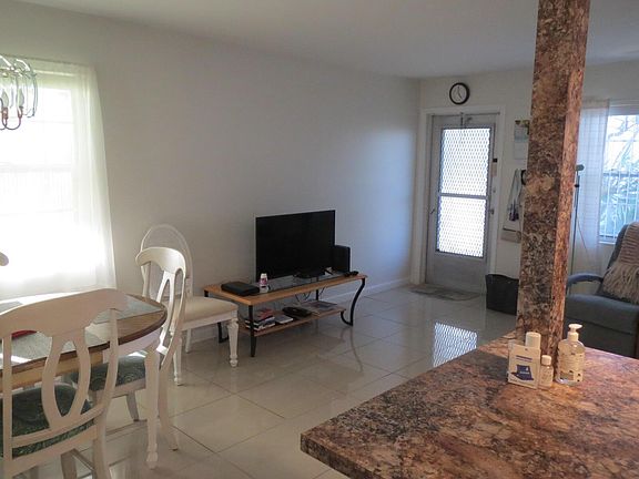 4th image of 177 Coventry Pl #H