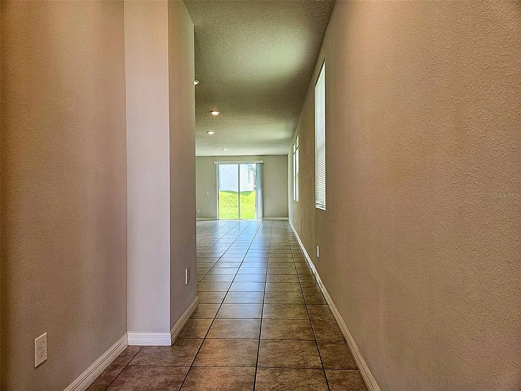 4 bed, 2.0 bath, 1688 sqft, $2,300 — Photo 3