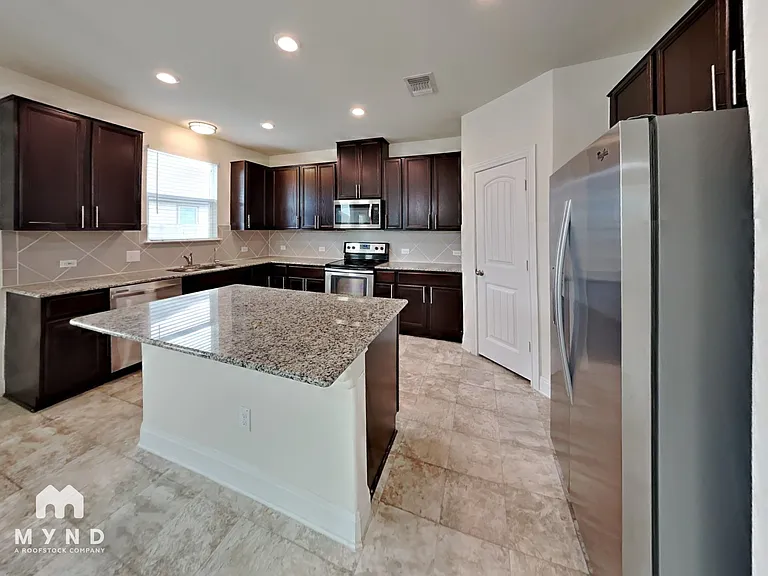 13725 James Buchanan St — Photo 3