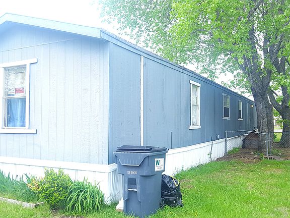 Back - Small fenced in area