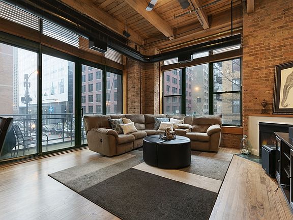 4th image of 701 W Jackson Blvd APT 203C