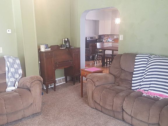 4th image of 1015 6th Ave