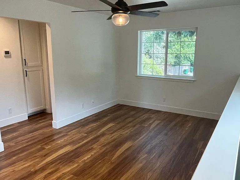 1129 Stewart Ave #B — Photo 3