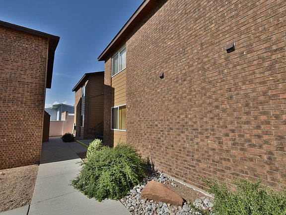 5th image of 924 Valencia Dr SE