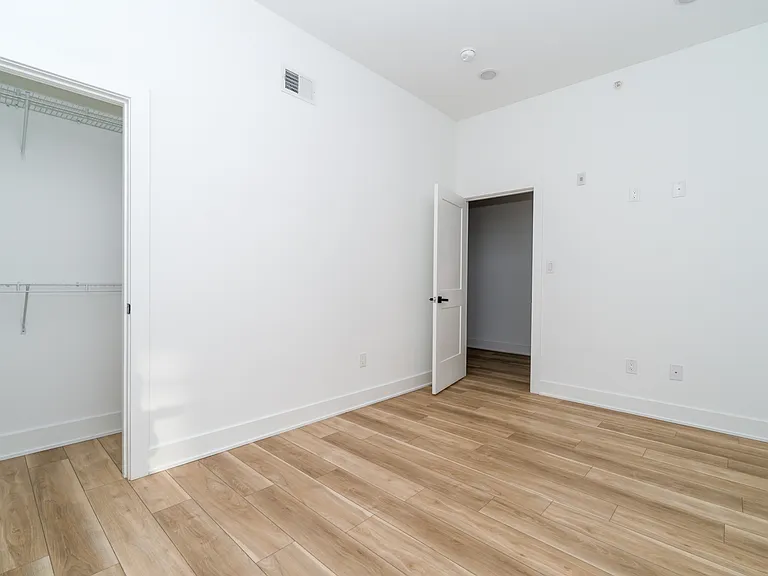 2700 E Auburn St — Photo 22