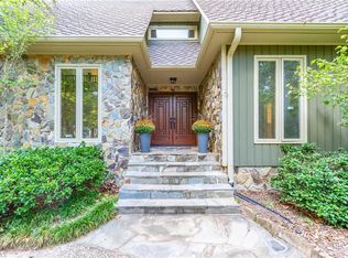 2902 Lake Forest Dr, Greensboro, NC 27408