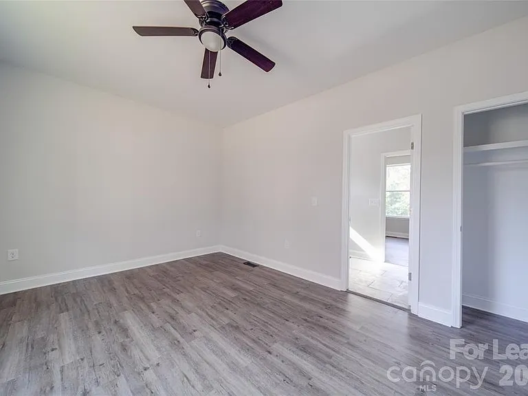 112 Rockwell Ct — Photo 32