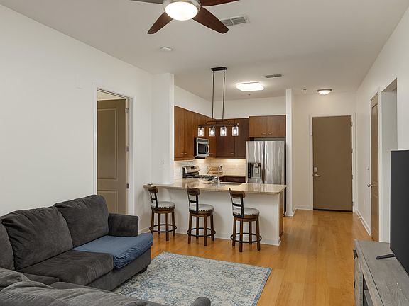 5th image of 200 Manufacturers Rd APT 238