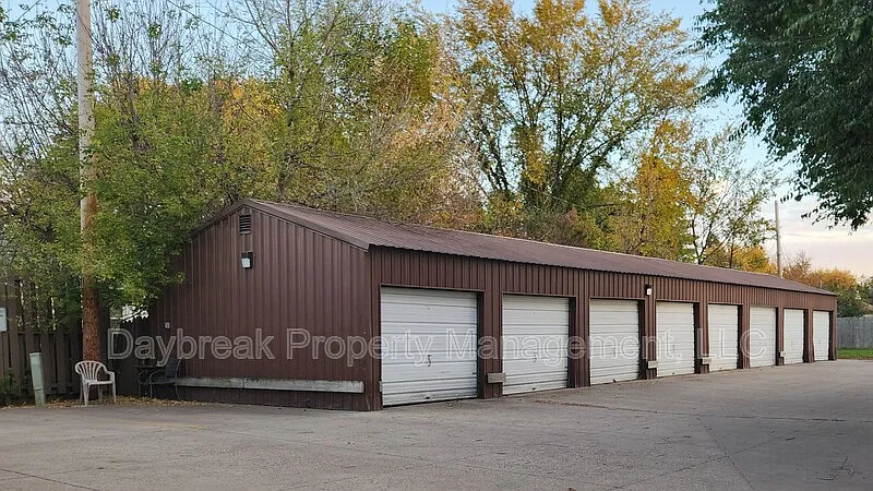 1 bed, 1.0 bath, $745 — Photo 2