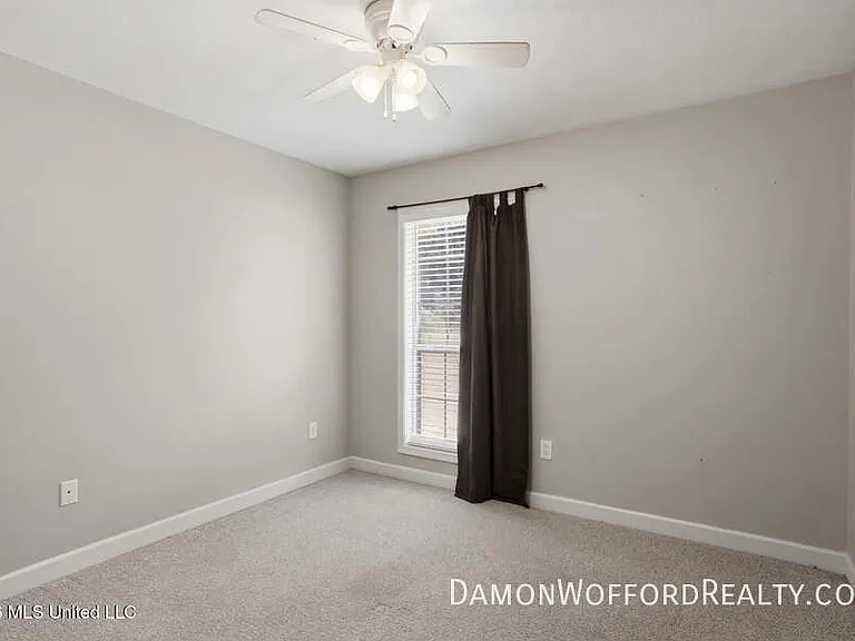 139 Hunters Row — Photo 15