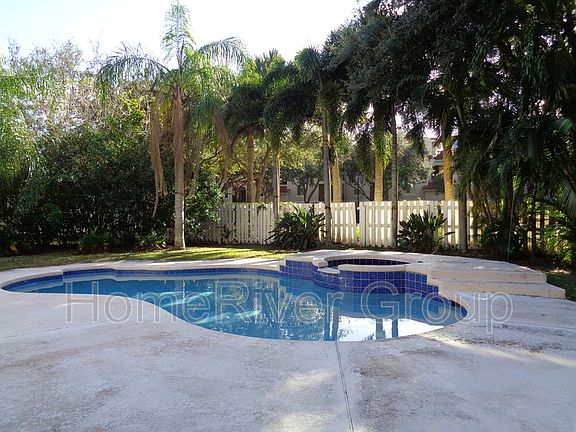 2nd image of 5302 Victoria Cir