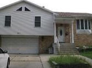 811 Wicker Ave, Streamwood, IL 60107