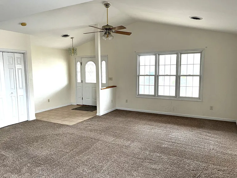 152 Lantern Ln — Photo 12