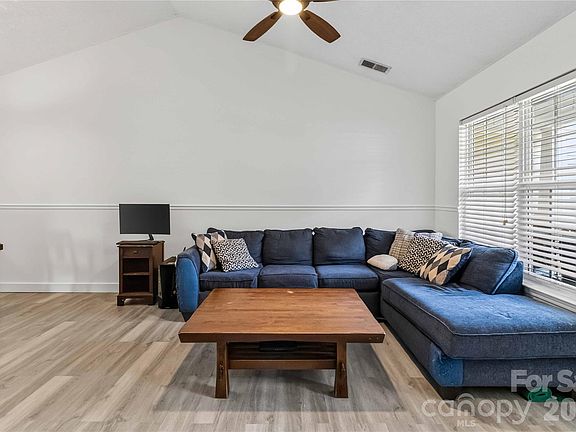4th image of 1513 Tiana Way