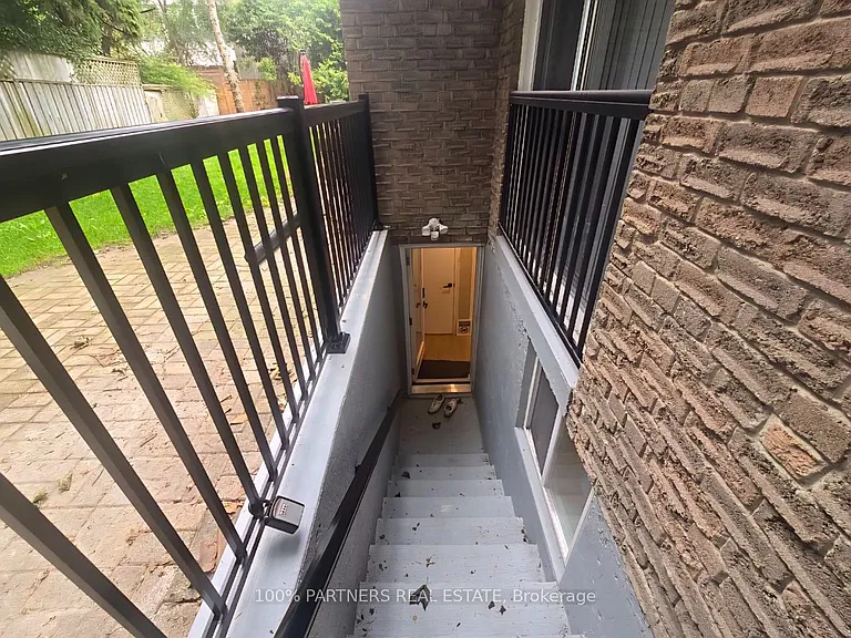 244 Burbank Dr #BASEMENT — Photo 20