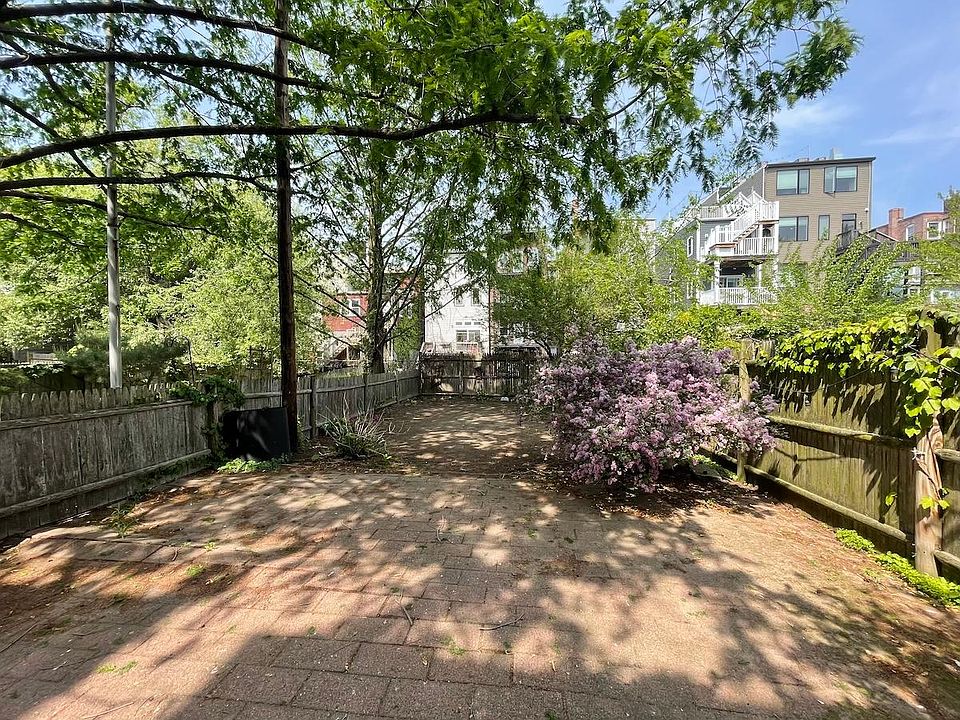 View of common outdoor area