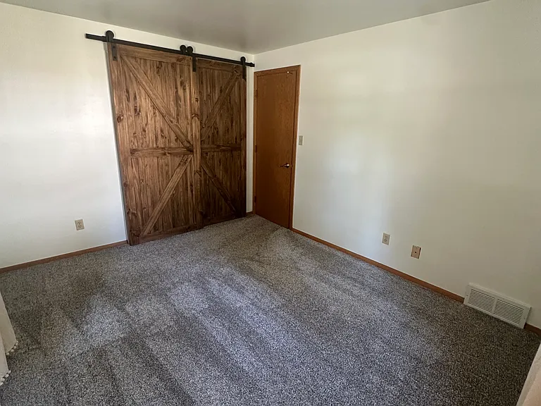 3044 Lawndale Dr — Photo 8