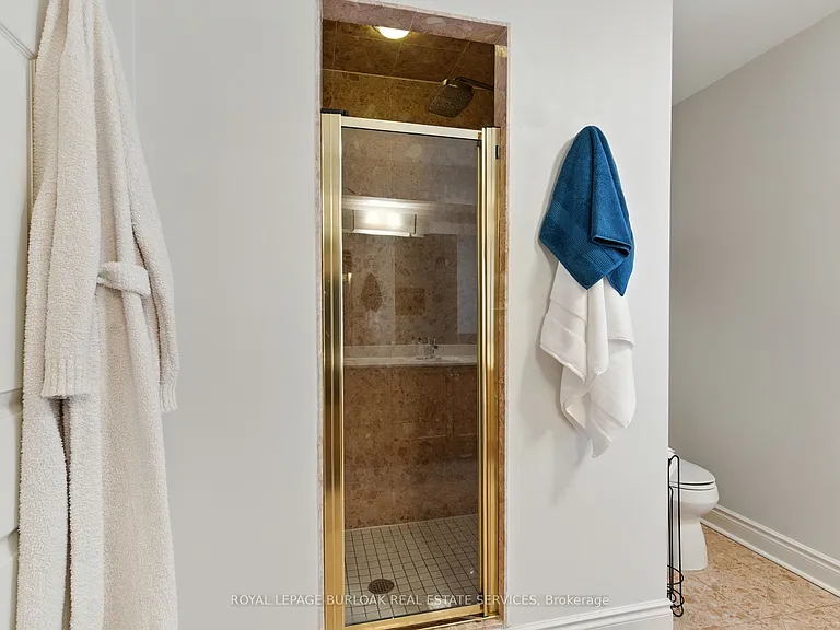 442 Maple Ave #7 — Photo 29