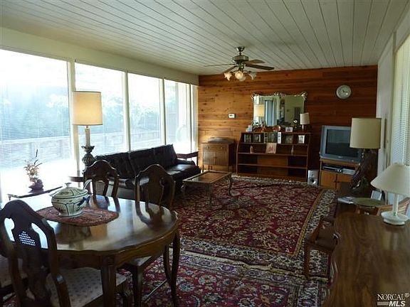 4th image of 1037 Greenwood Dr