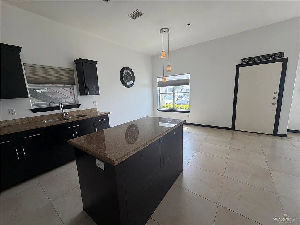 3 bed, 2.0 bath, 1333 sqft, $1,500 — Photo 4