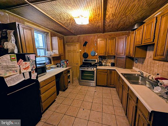4th image of 2229 N Howard Street 2230 Hope St
