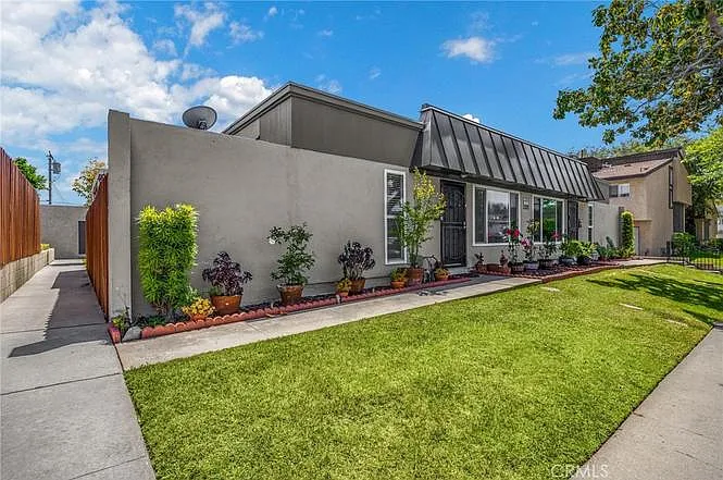 2 bed, 853 sqft, $2,800 — Photo 2