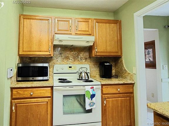 4th image of 4685 SW Lorne Ct